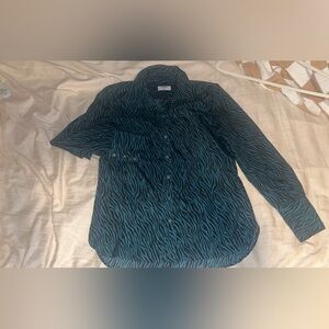 UNTUCKit Women’s green and black zebra print blouse